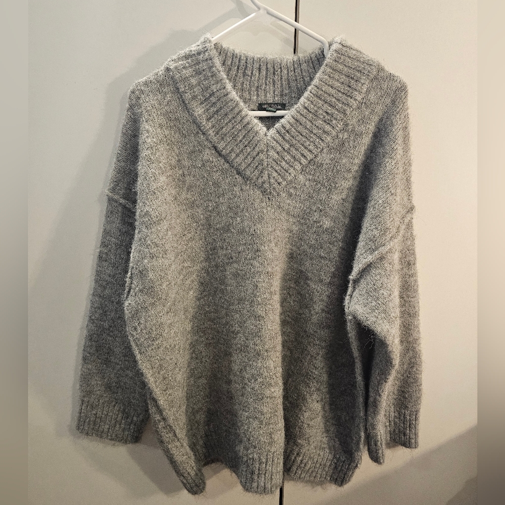 Wild Fable Heather Gray V-Neck Sweater